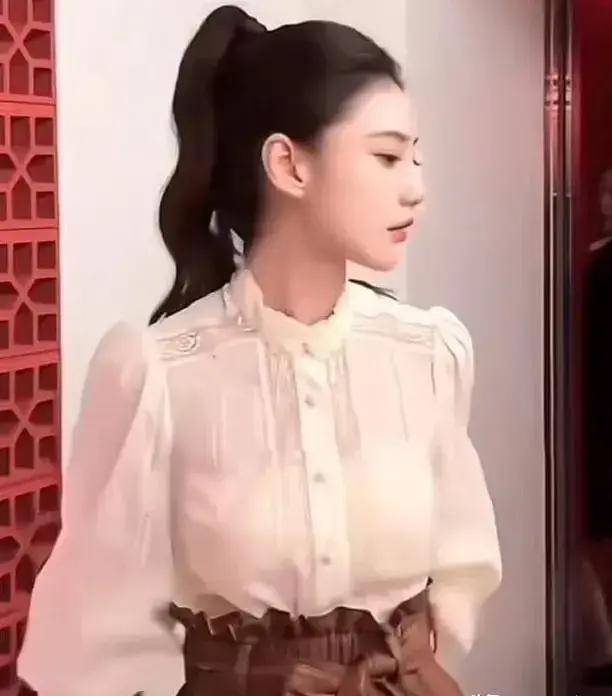 购物 为马筱梅挑选鞋子 网友：筱梅好瘦AG旗舰厅网站首页汪小菲夫妇香港K11(图4)